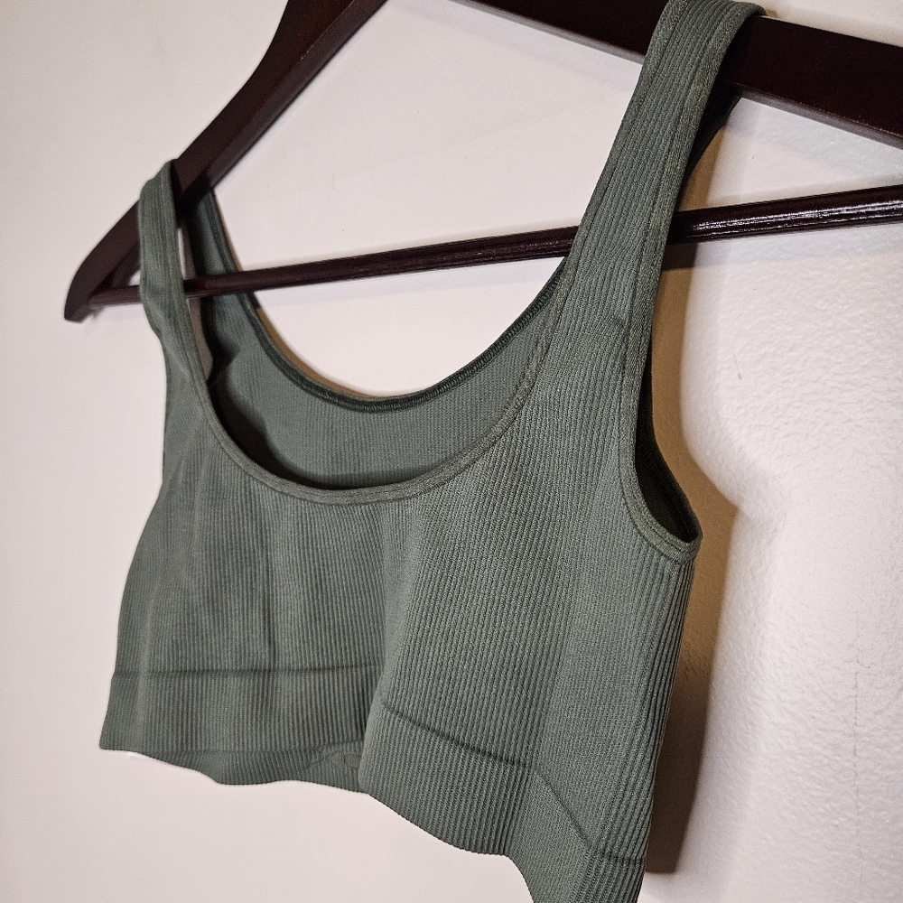CAPEZIO Safari Green Seamless Ribbed Bra Top Medium/Large Dance Activewear NWT - Picture 4 of 8